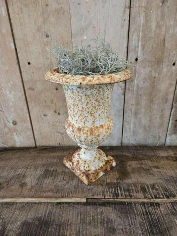 oud frans tuinvaasje ``WOONWINKEL RUSTIEK`` beschikbaar voor biedingen