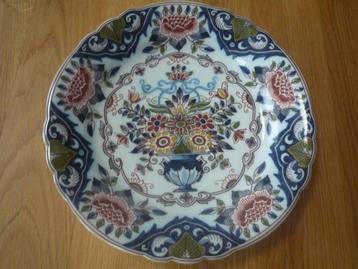 Mooi Makkums aardewerk bord, rond 28.5 cm beschikbaar voor biedingen