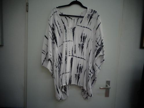 Blanc de Nil top, wijdvallend. Zwart wit, maat 44/46, Kleding | Dames, Tops, Zo goed als nieuw, Maat 42/44 (L), Wit, Korte mouw