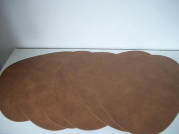 6 Placemats Bruin Leer - Curve - 37 cm - zgan - per stuk beschikbaar voor biedingen
