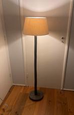 Vloerlamp met houten poot en stoffenkap en ledlamp, Ophalen, Gebruikt, Hout, 150 tot 200 cm