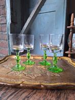 4 Vintage groene borrelglaasjes André Vinet Vallet, 60's, Antiek en Kunst, Antiek | Glas en Kristal, Ophalen of Verzenden