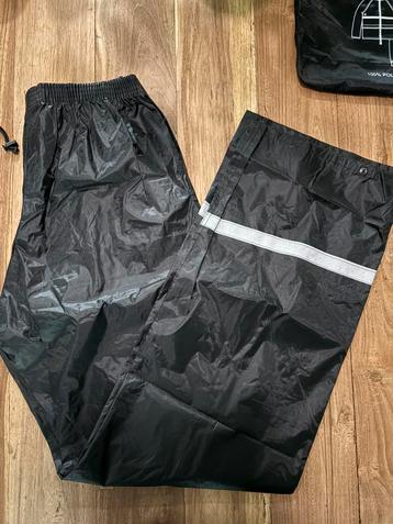 Nieuwe regenbroek maat XS in reishoes beschikbaar voor biedingen