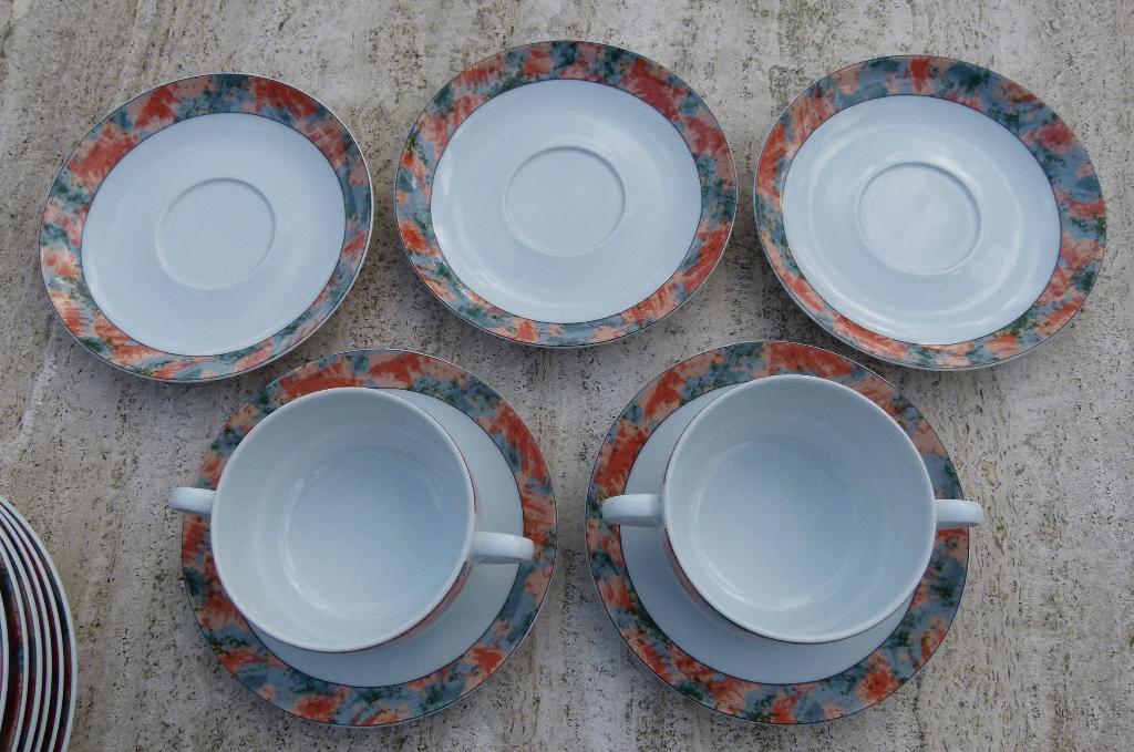 Wit Bavaria Servies met Oranje / Blauwe rand, Huis en Inrichting, Keuken | Servies, Nieuw, Ophalen of Verzenden, Bord(en), Wedgwood
