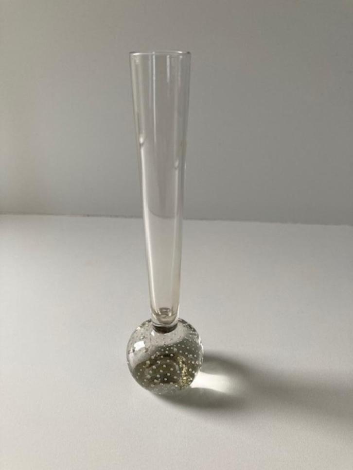 VINTAGE spijkerbol vaasje jaren 50/60 voet met luchtbellen, Antiek en Kunst, Antiek | Glas en Kristal, Ophalen of Verzenden