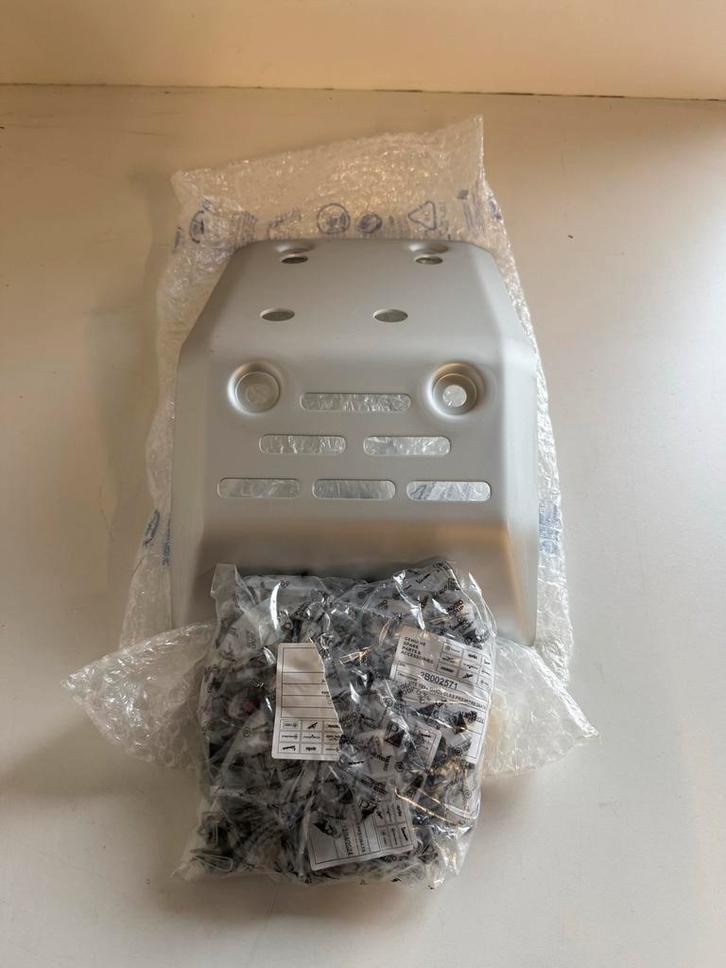 Aluminium Skid Plate Moto Guzzi V85 - Artnr. 2S002235, Motoren, Accessoires | Onderhoudsmiddelen, Ophalen