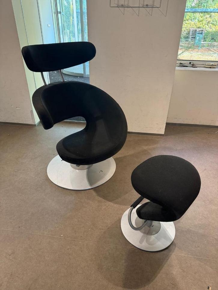 Stokke Variér Peel armchair + footstool, Huis en Inrichting, Fauteuils, Gebruikt, Metaal, Stof, 50 tot 75 cm, Minder dan 75 cm