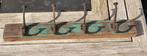 Mooie groene houten kapstok met 4 haken, Wandkapstok, Ophalen of Verzenden, Zo goed als nieuw, Minder dan 100 cm