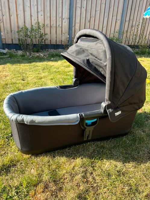 Thule Urban Glide reiswieg, Kinderen en Baby's, Kinderwagens en Combinaties, Zo goed als nieuw, Overige merken, Met reiswieg, Ophalen of Verzenden
