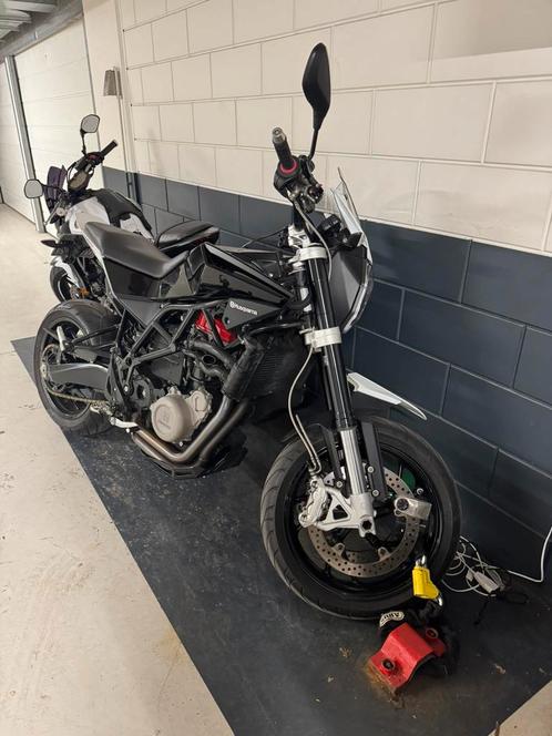 Motorparkeerplaats te huur - Amsterdam Oud Zuid, Huizen en Kamers, Garages en Parkeerplaatsen, Amsterdam