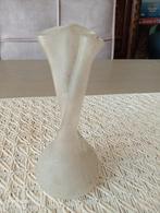 oud glazen vaasje voor een bloem, Antiek en Kunst, Antiek | Glas en Kristal, Ophalen of Verzenden