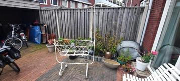wieg beschikbaar voor biedingen