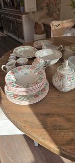 Prachtig Churchil Briar Rose servies, Ophalen of Verzenden, Porselein, Overige stijlen, Bord(en)