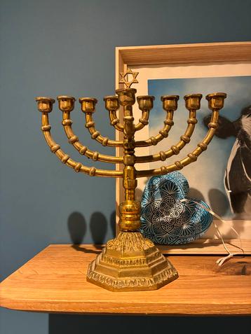Antieke 9-armige Menora beschikbaar voor biedingen