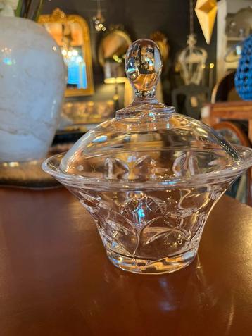 Bonbonniere Kristal beschikbaar voor biedingen