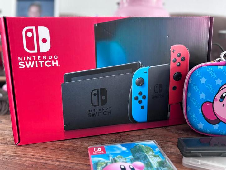 Nintendo Switch + Kirby spel, Spelcomputers en Games, Spelcomputers | Nintendo Switch, Zo goed als nieuw, Switch Original, Met 1 controller