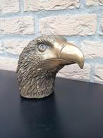 Bronzen adelaars kop.
Hoogte is 16 cm.
Breedte is 21 cm., Antiek en Kunst, Antiek | Koper en Brons, Ophalen of Verzenden, Brons