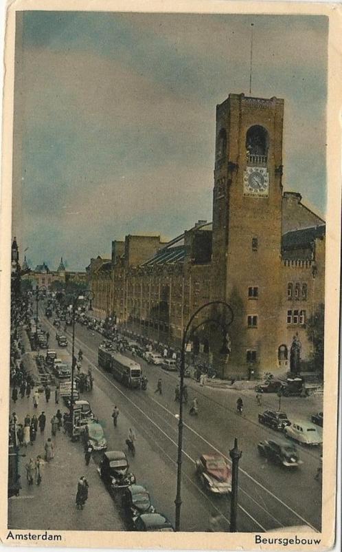 AK Amsterdam Beurs Berlage tram auto's Renault Morris, Verzamelen, Ansichtkaarten | Nederland, Ongelopen, Noord-Holland, 1940 tot 1960