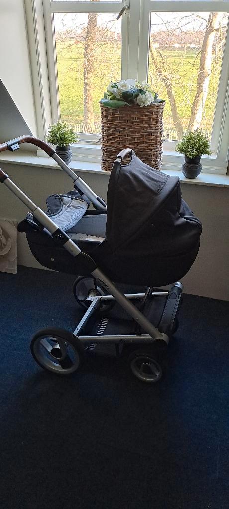Kinderwagen, Kinderen en Baby's, Kinderwagens en Combinaties, Zo goed als nieuw, Combiwagen, Mutsy, Met reiswieg, Verstelbare duwstang