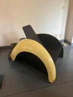 Fauteuil gemaakt van Volkswagen Kever achterspatborden, Ophalen