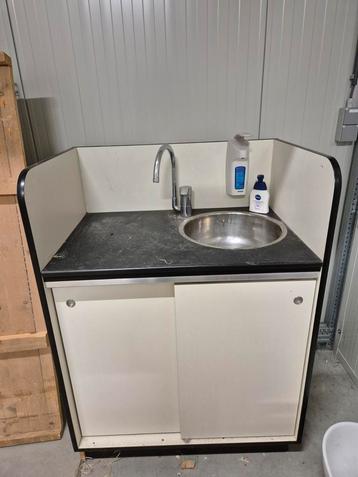 Mini Keukenblok met Spoelbak beschikbaar voor biedingen