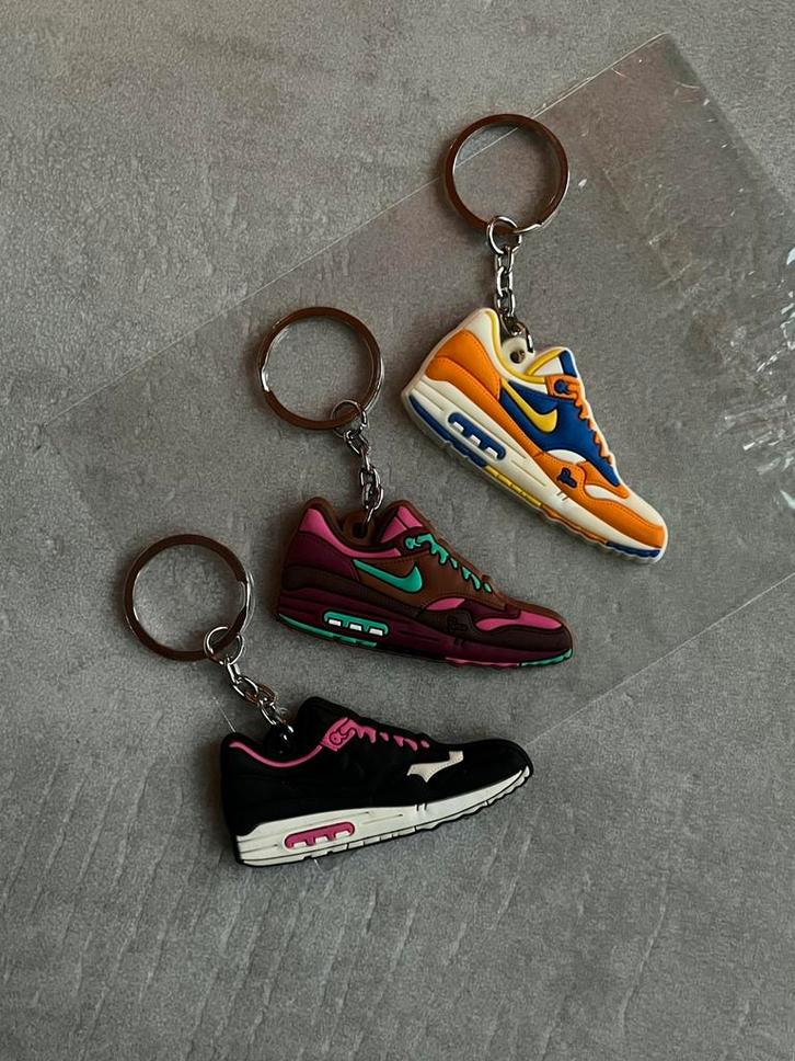 New set of 3 Key Chains Nike Air Max 1 Amsterdam Kidrobot, Verzamelen, Sleutelhangers, Nieuw, Ophalen of Verzenden