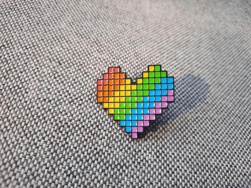 1 mooie pin te koop van een regenboog hart, Verzamelen, Speldjes, Pins en Buttons, Nieuw, Speldje of Pin, Overige onderwerpen