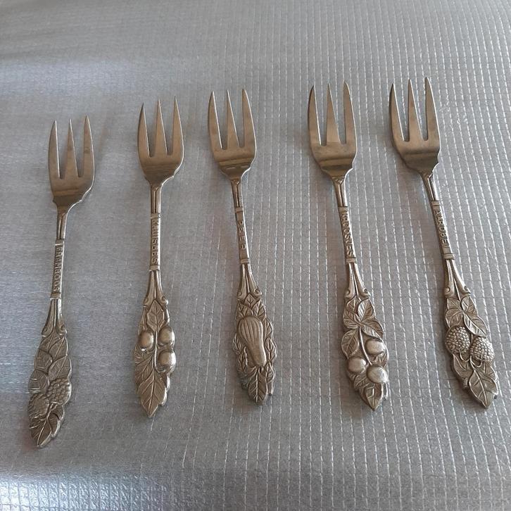 taartvorkjes / gebaksvorkjes 5 stuks gemerkt: GéBé, Antiek en Kunst, Antiek | Bestek, Ophalen