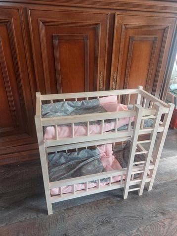 Poppen stapelbed beschikbaar voor biedingen