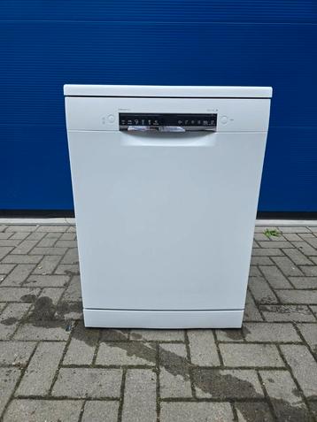 Prachtige jong-gebruikte Bosch Serie4 vrijstaande vaatwasser beschikbaar voor biedingen