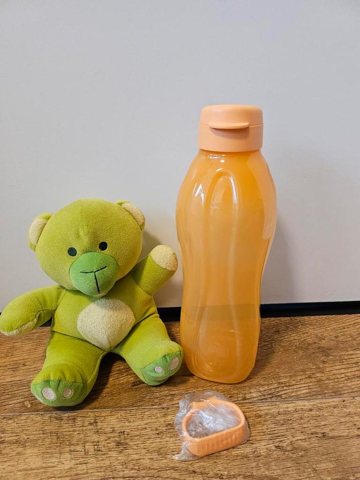 * Tupperware nieuwe fles 2 liter lichtoranje met handvat, Huis en Inrichting, Keuken | Tupperware, Nieuw, Beker of Kan, Oranje