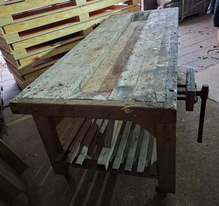 Vintage Industriële Werkbank met Bankschroeven, Doe-het-zelf en Verbouw, Werkbanken, Gebruikt, 170 cm of meer, Bankschroef, Ophalen