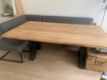 Grote, eiken eettafel 195 x 105 met zwarte kruispoten beschikbaar voor biedingen