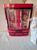 Barbie's kleding kast. ❤️, Ophalen of Verzenden, Zo goed als nieuw, Kleertjes