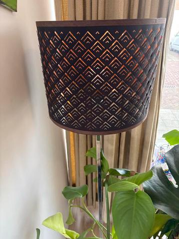Stijlvolle Staande Lamp met Design Kap beschikbaar voor biedingen