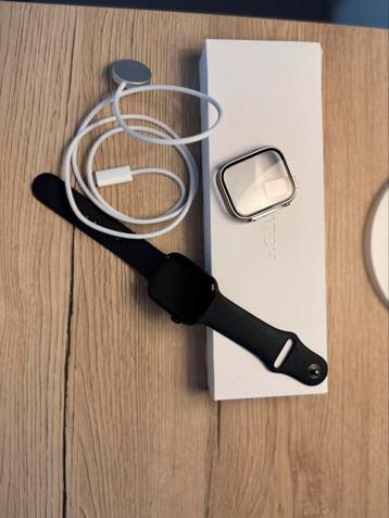 2 Apple watches series 9 (45 mm and 41 mm) beschikbaar voor biedingen