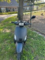 Scooter met gebruiksporen, Fietsen en Brommers, Scooters | Overige merken, Ophalen, Gebruikt, Benzine, Maximaal 25 km/u