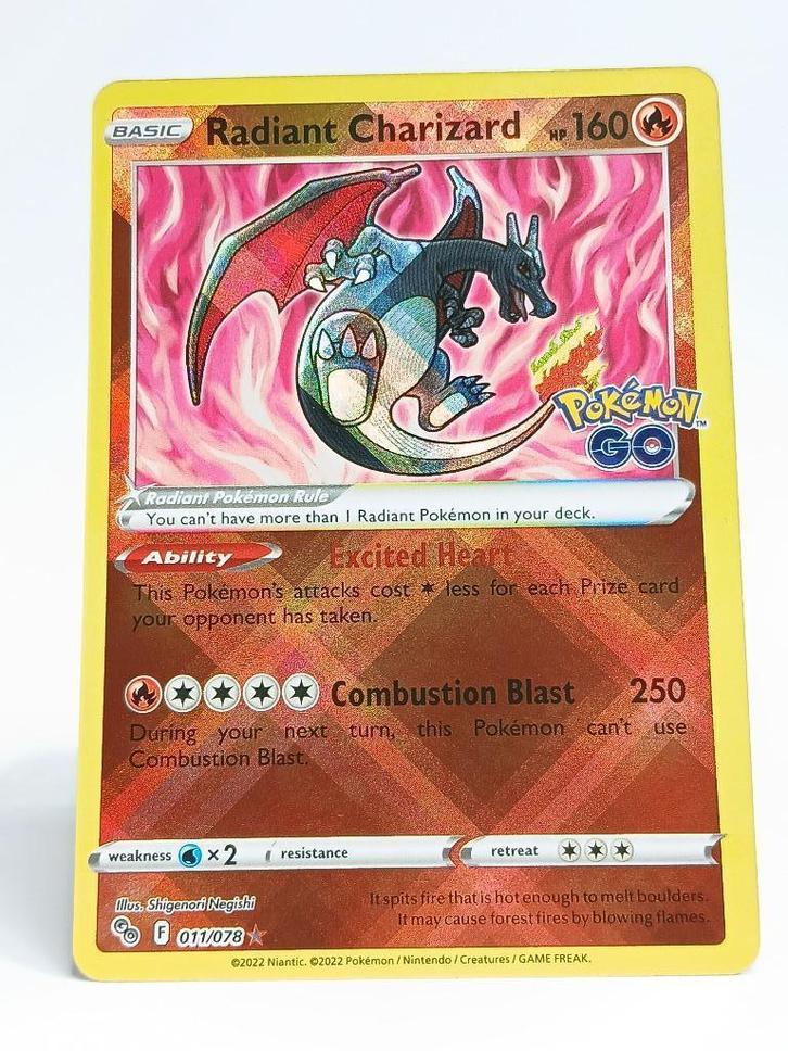 Pokémon - GO - Radiant Charizard - 011/078 - Shiny Holo, Hobby en Vrije tijd, Verzamelkaartspellen | Pokémon, Zo goed als nieuw