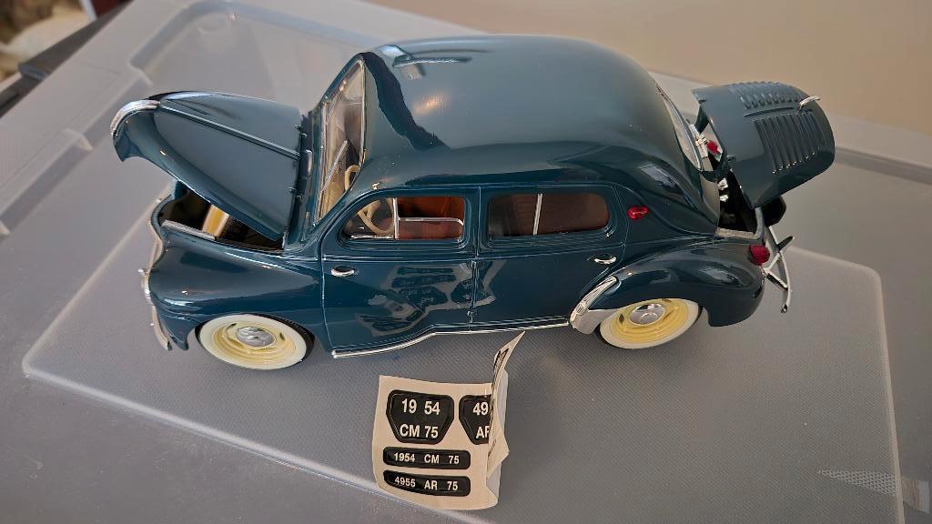 Modelauto Renault 4CV, Hobby en Vrije tijd, Modelauto's | 1:18, Ophalen of Verzenden, Zo goed als nieuw, Auto, Overige merken