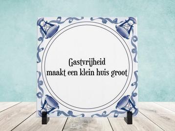 Spreukjestegel “Gastvrijheid maakt een klein huis groot” beschikbaar voor biedingen