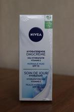 NIEUWE Nivea hydraterende dagcreme met spf 15, Ophalen of Verzenden, Nieuw, Verzorging