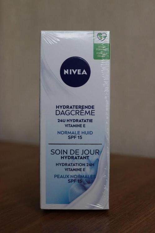 NIEUWE Nivea hydraterende dagcreme met spf 15, Sieraden, Tassen en Uiterlijk, Uiterlijk | Gezichtsverzorging, Nieuw, Verzorging
