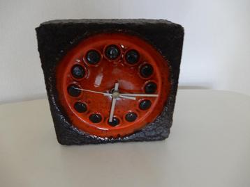 Cor Unum tafelklok beschikbaar voor biedingen