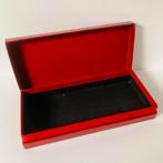 Vintage rood Sigarendoosje met Goudkleurige Opdruk, Verzamelen, Ophalen of Verzenden, Gebruikt, Tabaksdoos of Verpakking