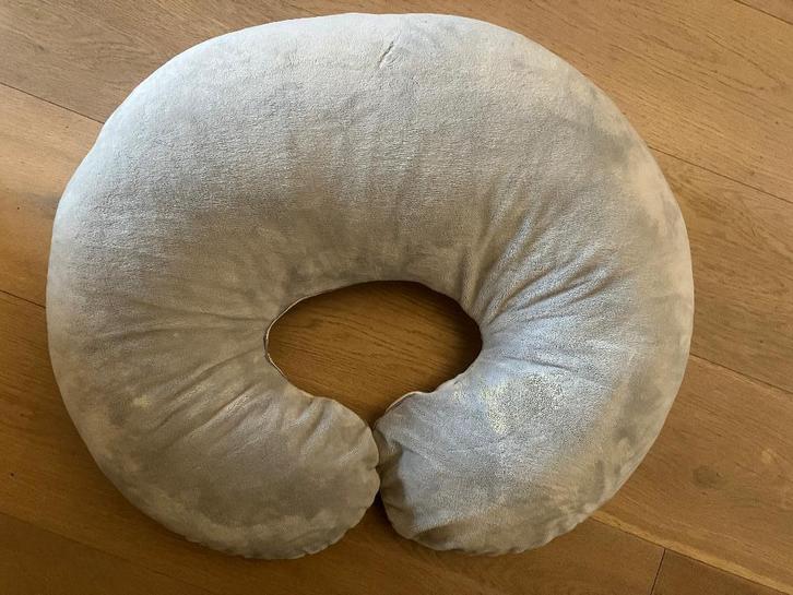 Feeding pillow for baby and mum, Kinderen en Baby's, Babyvoeding en Toebehoren, Gebruikt, Voedingskussen, Ophalen
