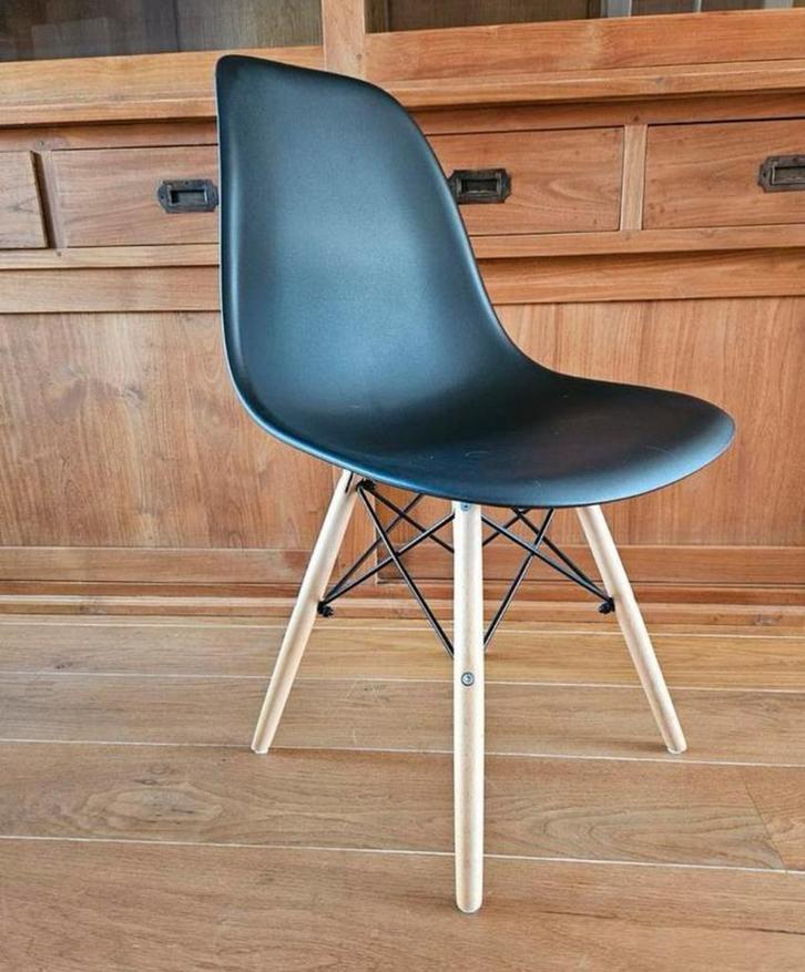4 Zwarte Eames Lookalike Stoelen - Zeer Goed!, Huis en Inrichting, Stoelen, Zo goed als nieuw, Vier, Kunststof, Zwart, Ophalen