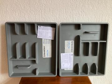 Twee nieuwe grijze bestekbakken bestekbak besteklade nieuw beschikbaar voor biedingen