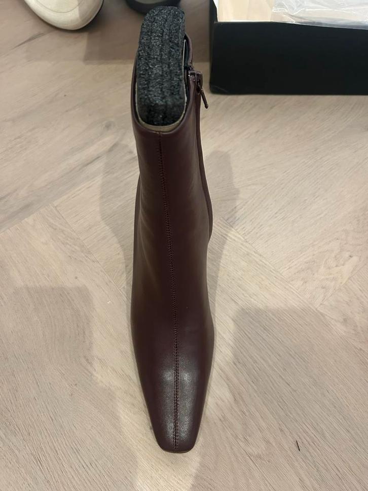 YSL Hakken - Stijlvol en Elegant, Kleding | Dames, Schoenen, Zo goed als nieuw, Lage of Enkellaarzen, Bruin, Ophalen of Verzenden