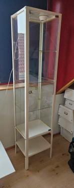 Vitrinekast Biby van Ikea met verlichting, Huis en Inrichting, Kasten | Vitrinekasten, Ophalen, Minder dan 50 cm, Zo goed als nieuw