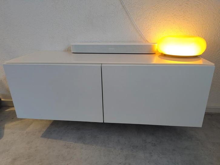 Ikea Besta TV meubel wit - incl glasplaat en ophangsysteem, Huis en Inrichting, Kasten | Dressoirs, Gebruikt, 100 tot 150 cm, 25 tot 50 cm